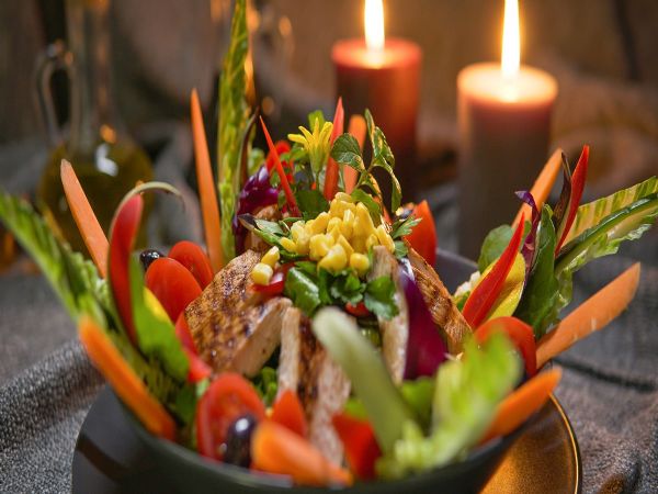 Sıcak Izgara Tavuklu Salata