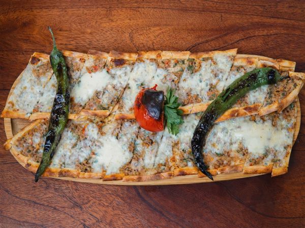 Kıymalı Kaşarlı Pide