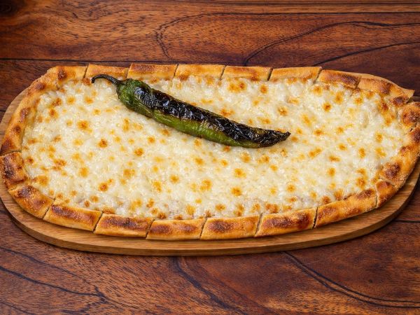 Kaşarlı Yumurtalı Pide